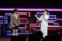 左から夏吉ゆうこ、楠木ともり。