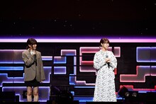 左から夏吉ゆうこ、楠木ともり。