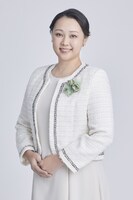 蒼乃夕妃扮する椿マドカ。