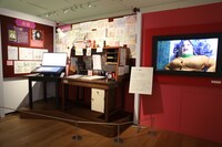 「アーヤと魔女」展の再現展示。