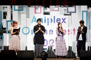 TVアニメ「その着せ替え人形（ビスク・ドール）は恋をする」ステージイベントの様子。左からМCの天城サリー、石毛翔弥、直田姫奈、МCの吉田尚記。