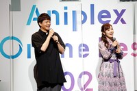 左から石毛翔弥、直田姫奈。