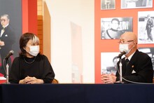 左から里中満智子、ちばてつや。