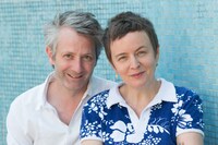 演出家のドリアン・ロセルとデルフィヌ・ランザ。