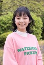 山之内すず扮する清水かおり。