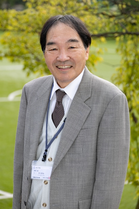 きたろう扮する渋川哲治。