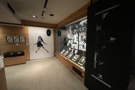 「デカダンス」コーナーより。