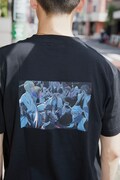 コラボTシャツの着用イメージ。