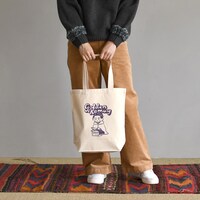 トートバッグB使用イメージ。