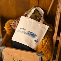 トートバッグD柄使用イメージ。