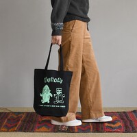 トートバッグE使用イメージ。