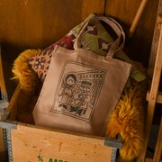 トートバッグF使用イメージ。