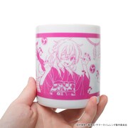 「アニメ『サマータイムレンダ』 チェンジングマグカップ（ハイネ）」にお湯を入れる前のイメージ。