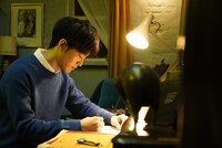 松坂桃李演じる聖司。