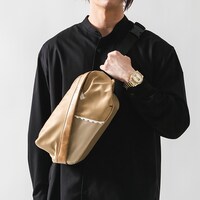 ボディバッグ使用イメージ。