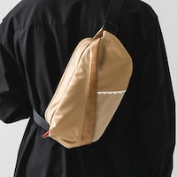 ボディバッグ使用イメージ。