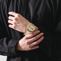 腕時計使用イメージ。