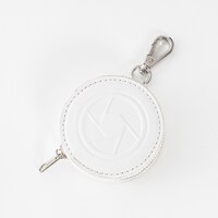 「ヒカル／陸光（ルー・グアン） モデル ショルダーバッグ」のラウンドケース。