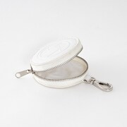 「ヒカル／陸光（ルー・グアン） モデル ショルダーバッグ」のラウンドケース。