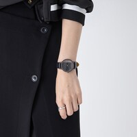 「トキ／程小時（チョン・シャオシー） モデル 腕時計」の着用例。