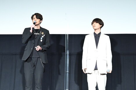 左から宮野真守、上村祐翔。