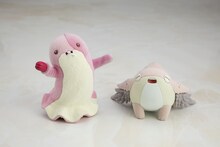 「メイドインアビス 烈日の黄金郷 マアアさん ミニフロッキーフィギュア」と「メイドインアビス 烈日の黄金郷 メイニャ ミニフロッキーフィギュア」。