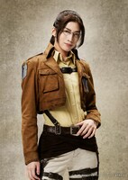 ハンジ・ゾエに扮する立道梨緒奈。