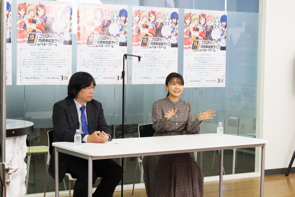 左からブシロードの木谷高明代表取締役社長、三森すずこ。