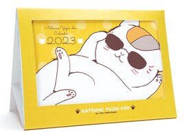 ニャンコ先生がサングラス姿でキメる！LaLa付録の2023年版卓上カレンダー