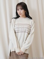 「夏目友人帳 ジャガードニットプルオーバー」アイボリーの着用例。