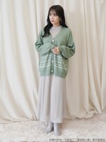 「夏目友人帳 ジャガードニットカーディガン」グリーンの着用例。