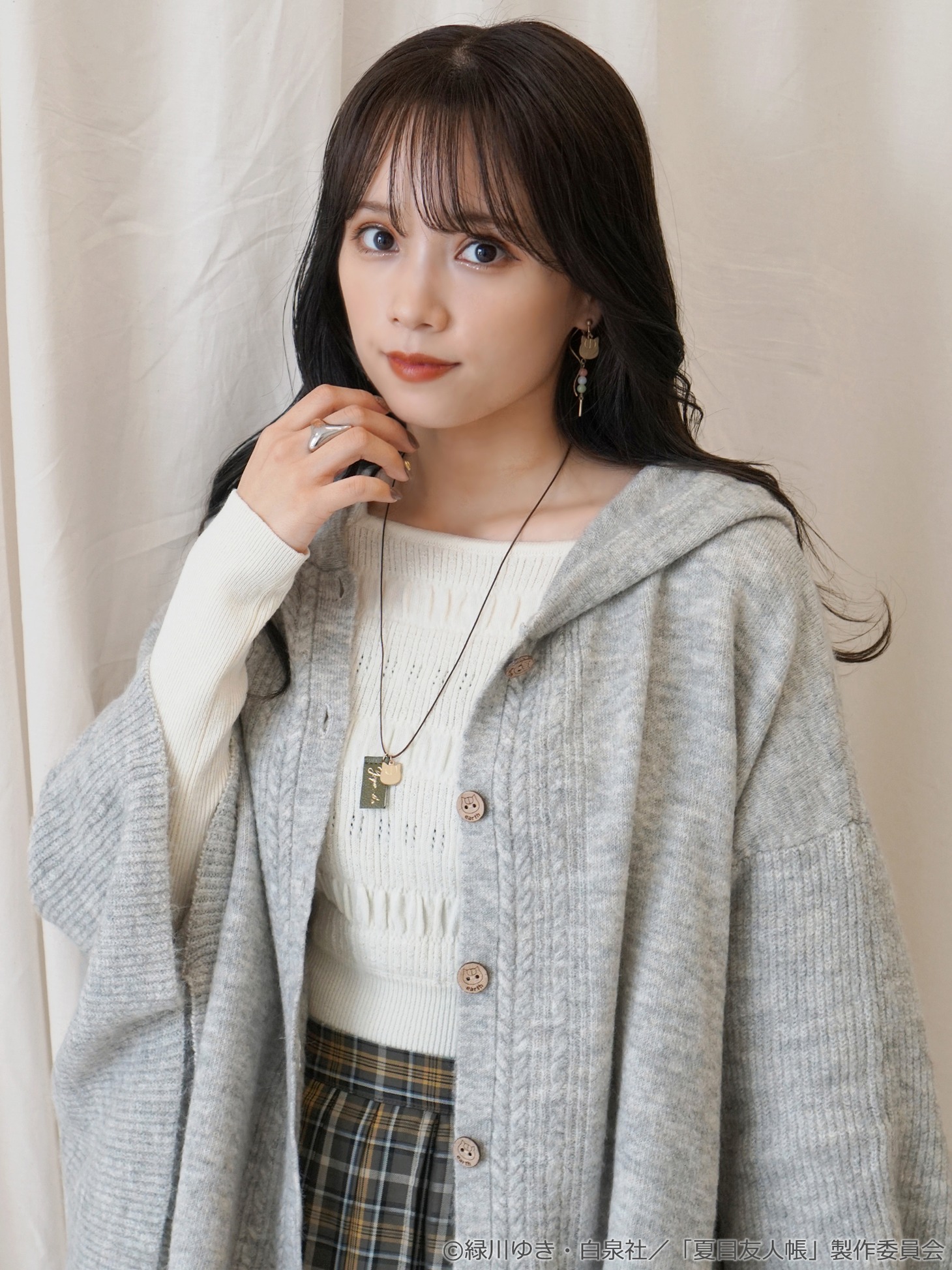 「夏目友人帳 ネックレス」の着用例。