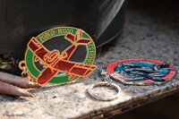 「紅の豚 ステンドグラスキーリング」。左からサボイア、カーチス。