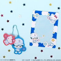 アクリルキーホルダーとシートステッカー。