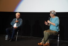 左から山賀博之監督、森本レオ。