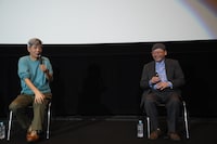 左から森本レオ、渡辺繁プロデューサー。