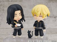 「ねんどろいど 場地圭介」（左）と「ねんどろいど 松野千冬」（右）。