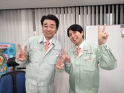 有野課長こと有野晋哉（よゐこ）と、2代目課長補佐の神谷浩史。