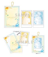 ミニブロマイド風カードとムビチケホルダー。