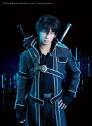 松原凛扮するキリト。(c)2020 川原 礫／KADOKAWA／SAO-P Project (c)SAO Stage Project