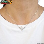 「TIGER & BUNNY 2 ×MATERIAL CROWN イメージネックレス（ヒーイズトーマス）」の着用イメージ。