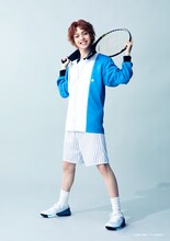 横山賀三扮する芥川慈郎。