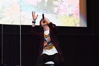 “人間の神”に祈る前野智昭。