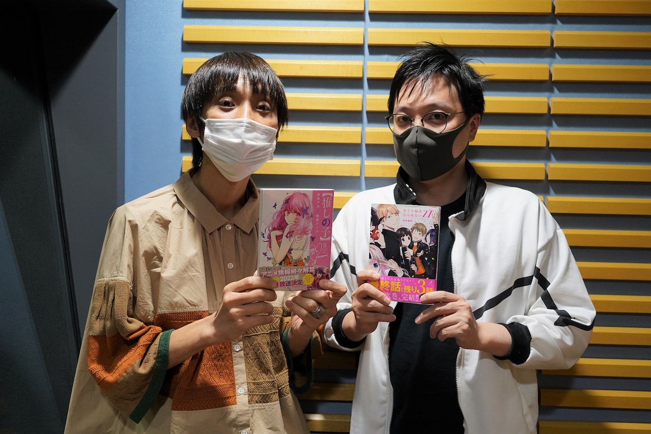 「マンガのラジオ」でパーソナリティを務める吉田尚記アナウンサー（左）とゲストの赤坂アカ（右）。