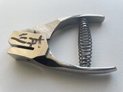 クラウドファンディングのリターン品として用意された、主題歌を歌唱する友川カズキが劇中で使用した車内改札鋏。