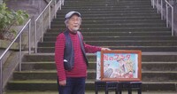 映画「散歩屋ケンちゃん」より、ビッグ錠演じる紙芝居師の佃。
