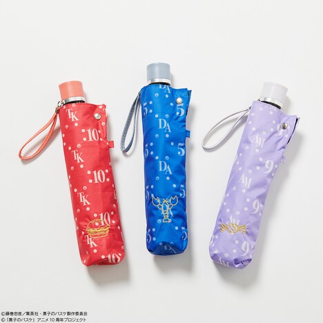 左から「ONOFFYFREE×『黒子のバスケ』折り畳み傘（火神モデル）」、「ONOFFYFREE×『黒子のバスケ』折り畳み傘（青峰モデル）」、「ONOFFYFREE×『黒子のバスケ』折り畳み傘（紫原モデル）」。