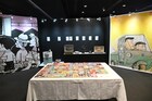 西岸良平の50周年展が明日から！秘蔵の昭和アイテム放出、巨大な猫王もお出迎え
