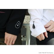 「映画『犬王』 INU-OH ロングスリーブTシャツ」着用イメージ。