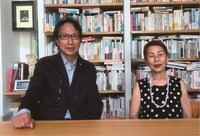 左から「アジア人物史」総監修の姜尚中、第10巻「民族解放の夢」の月報エッセイを執筆する上野千鶴子。 (c)青春と読書 2022年12月号/集英社